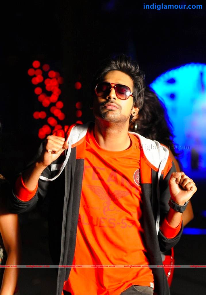 Abbai Class Ammai Mass Movie hd photo