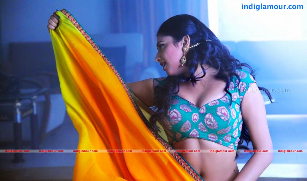 Abbai Class Ammai Mass Movie hd photo
