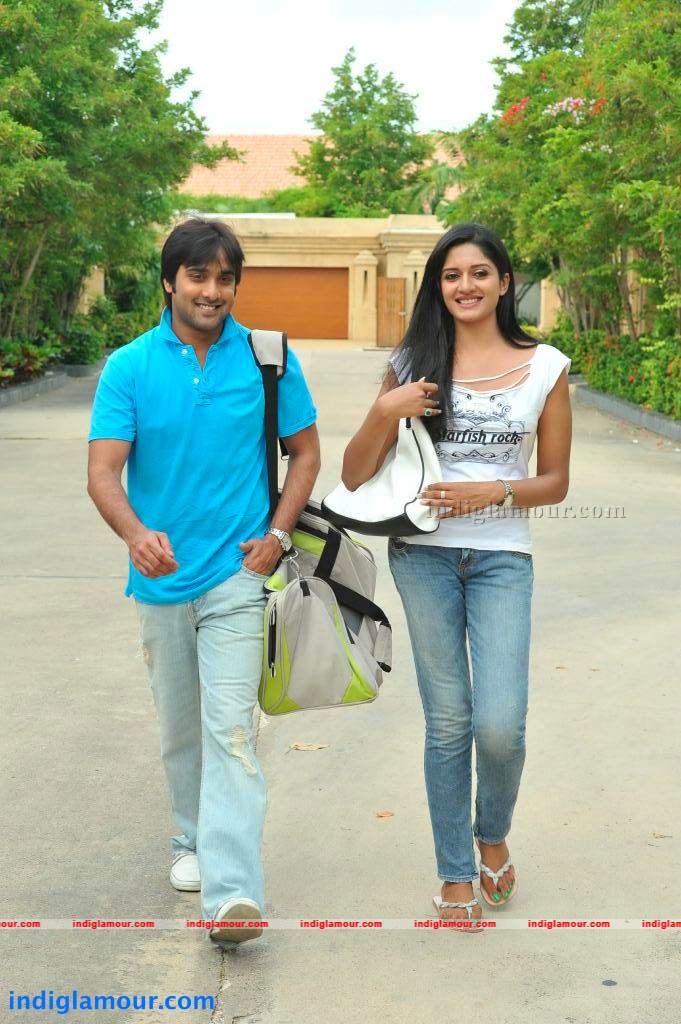 Chukkalanti Ammayi Chakkanaina Abbai Movie hd photo