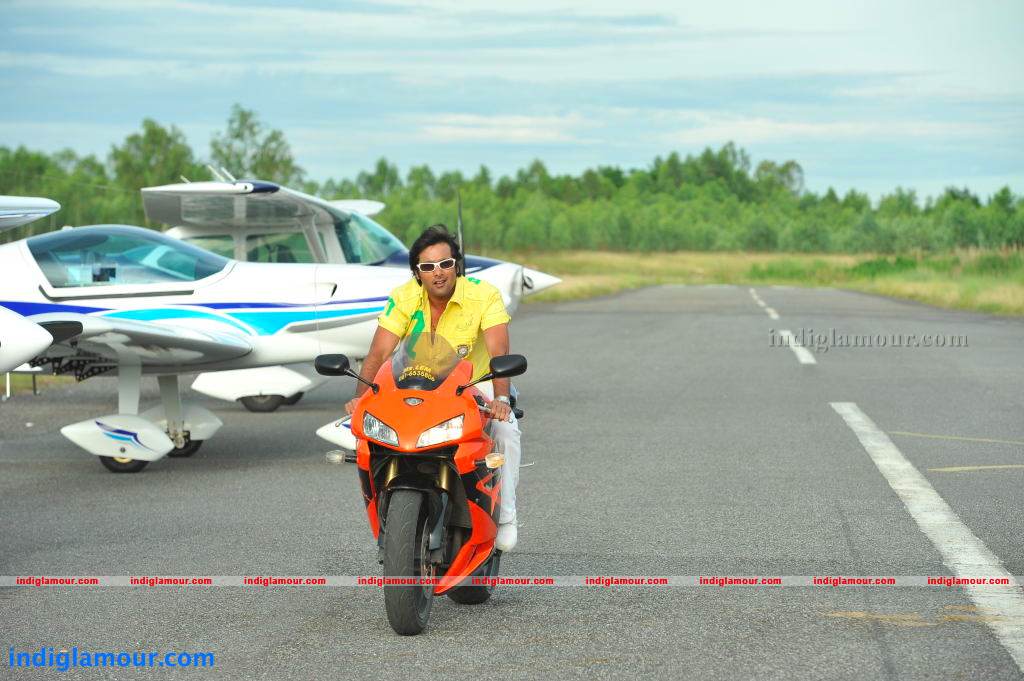 Chukkalanti Ammayi Chakkanaina Abbai Movie hd photo