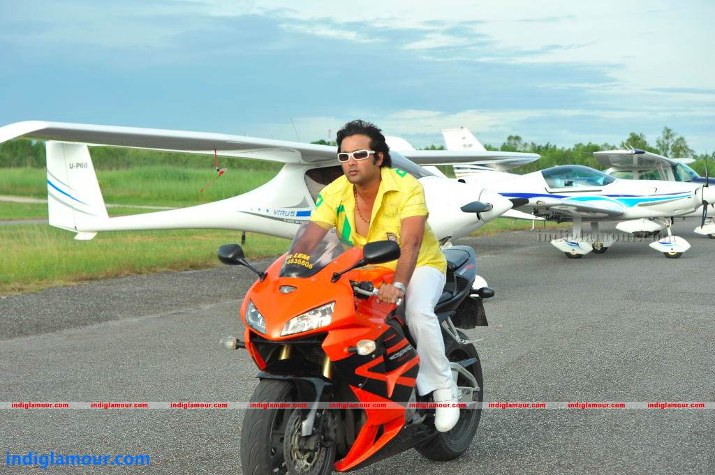 Chukkalanti Ammayi Chakkanaina Abbai Movie hd photo