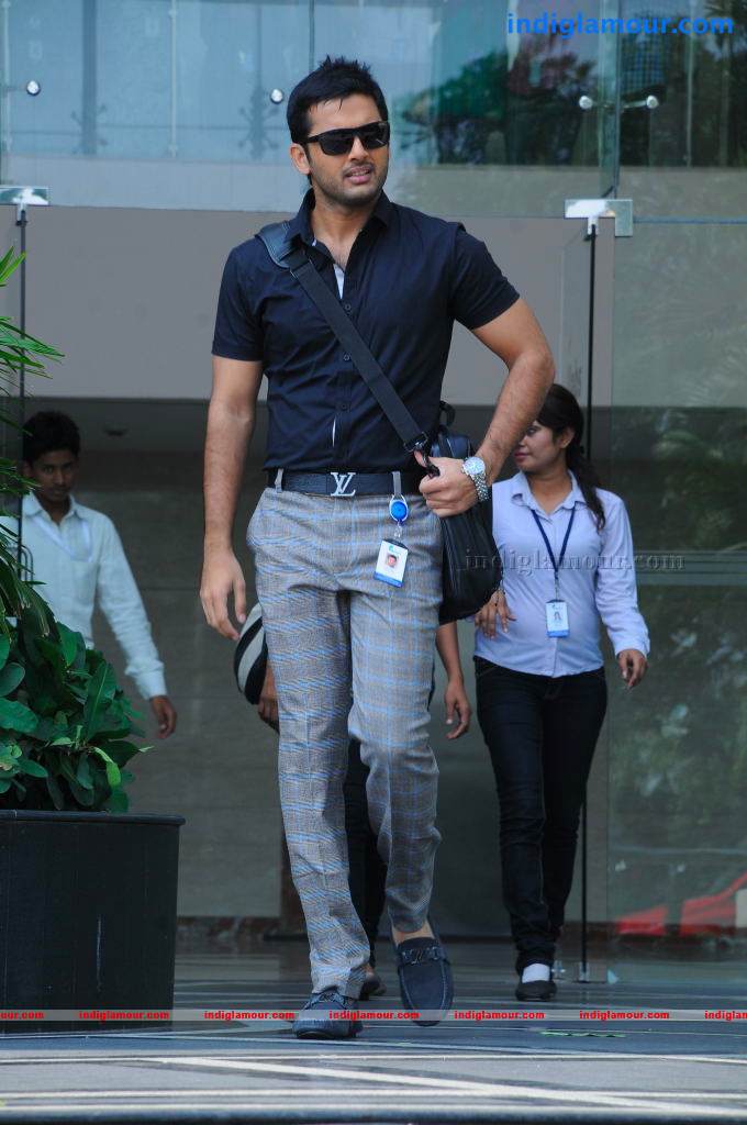 Gunde Jaari Gallanthayyinde Movie hd photo