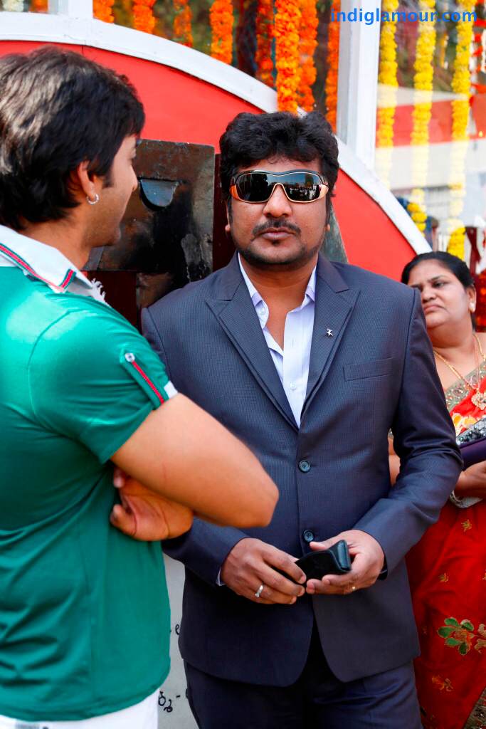 Aa Aiduguru Movie hd photo