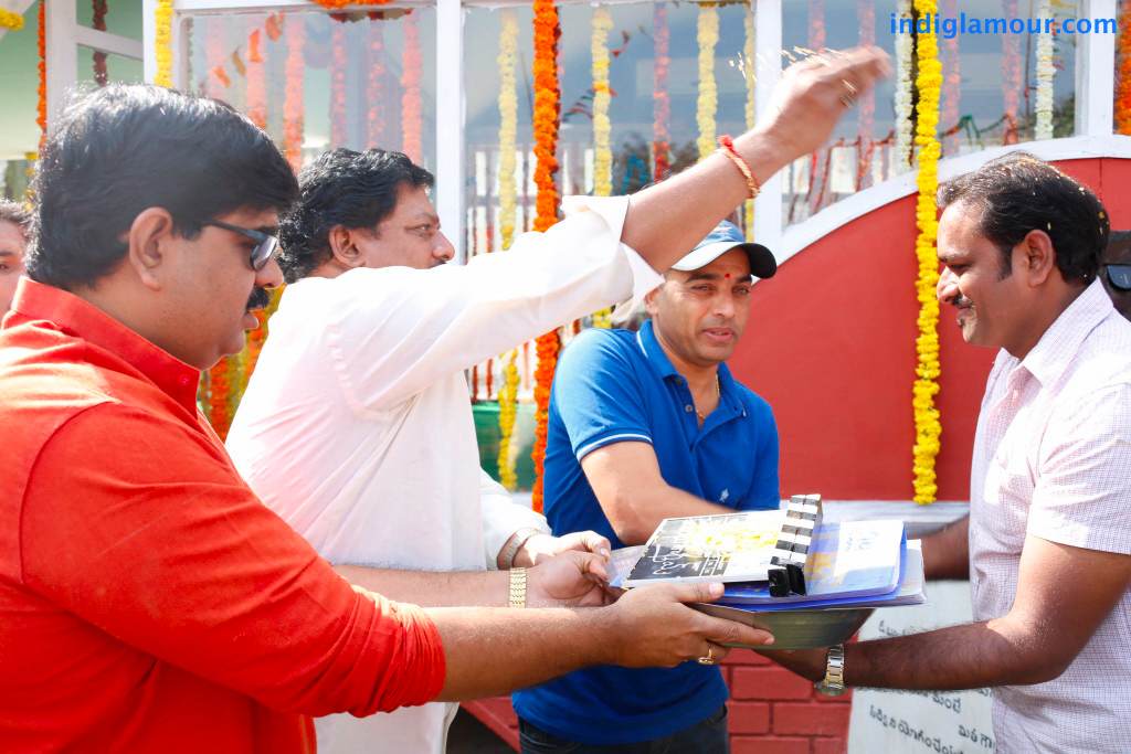 Aa Aiduguru Movie hd photo