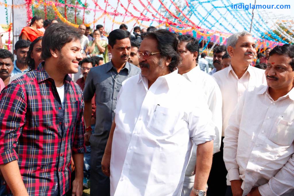Aa Aiduguru Movie hd photo