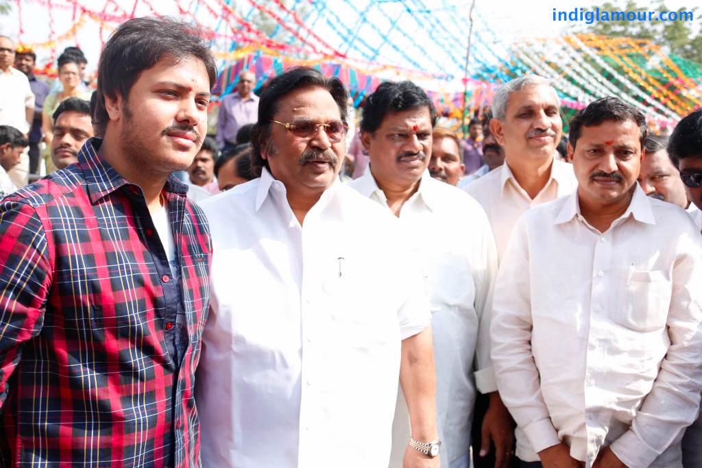 Aa Aiduguru Movie hd photo