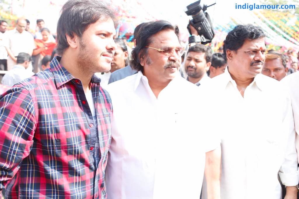 Aa Aiduguru Movie hd photo