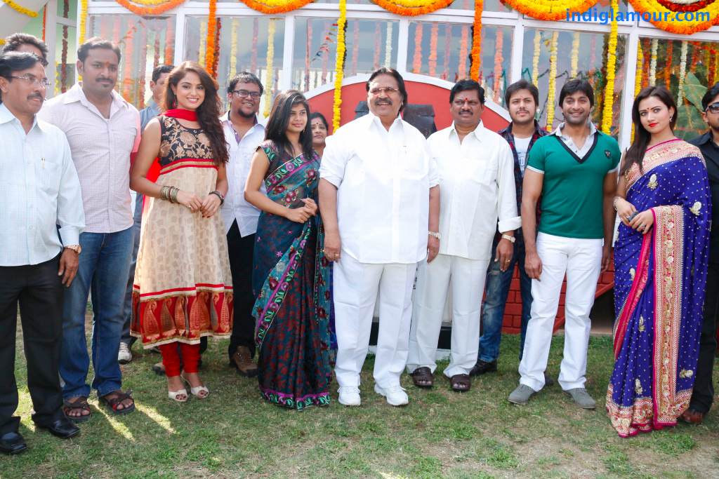 Aa Aiduguru Movie hd photo