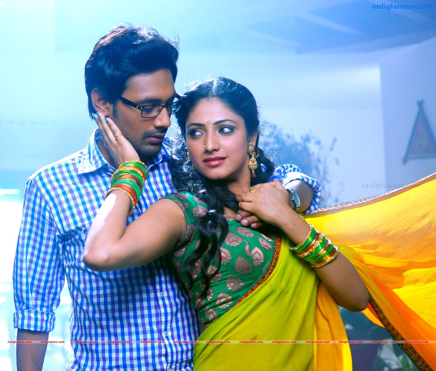 Abbai Class Ammai Mass Movie hd photo