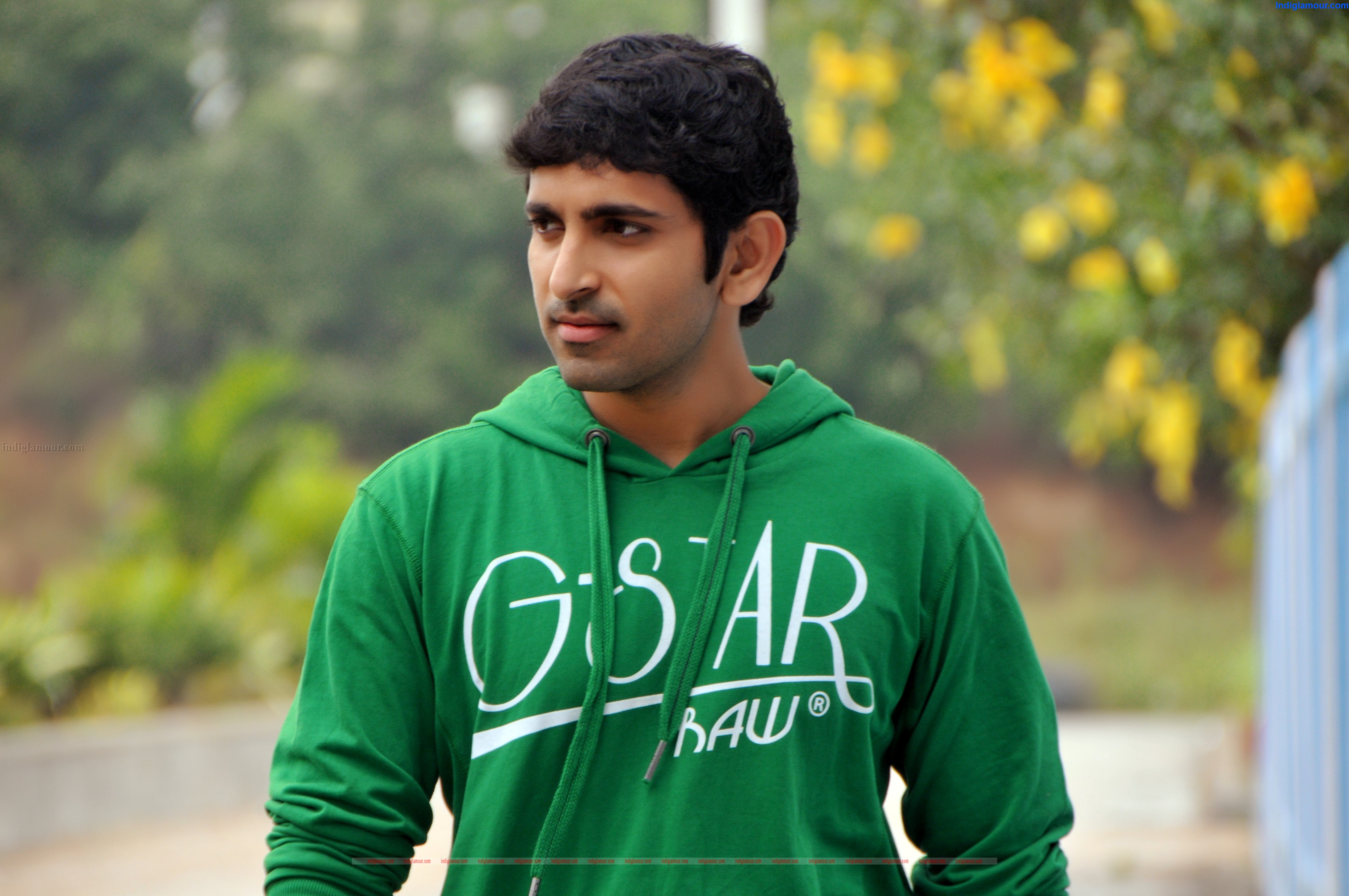 Hrudhayam Ekkadunnadhi Movie hd photo