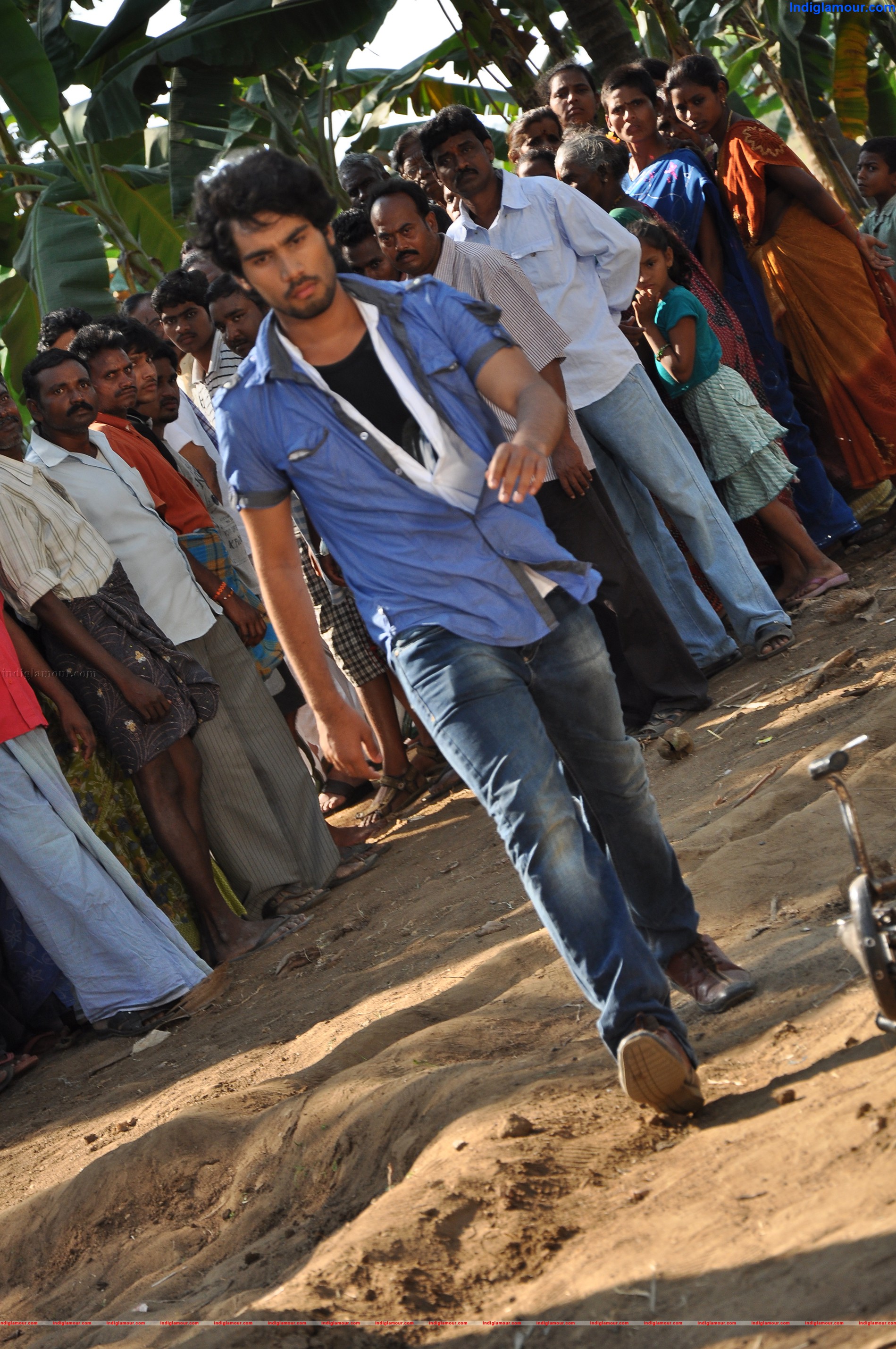 33 Premakathalu Movie hd photo