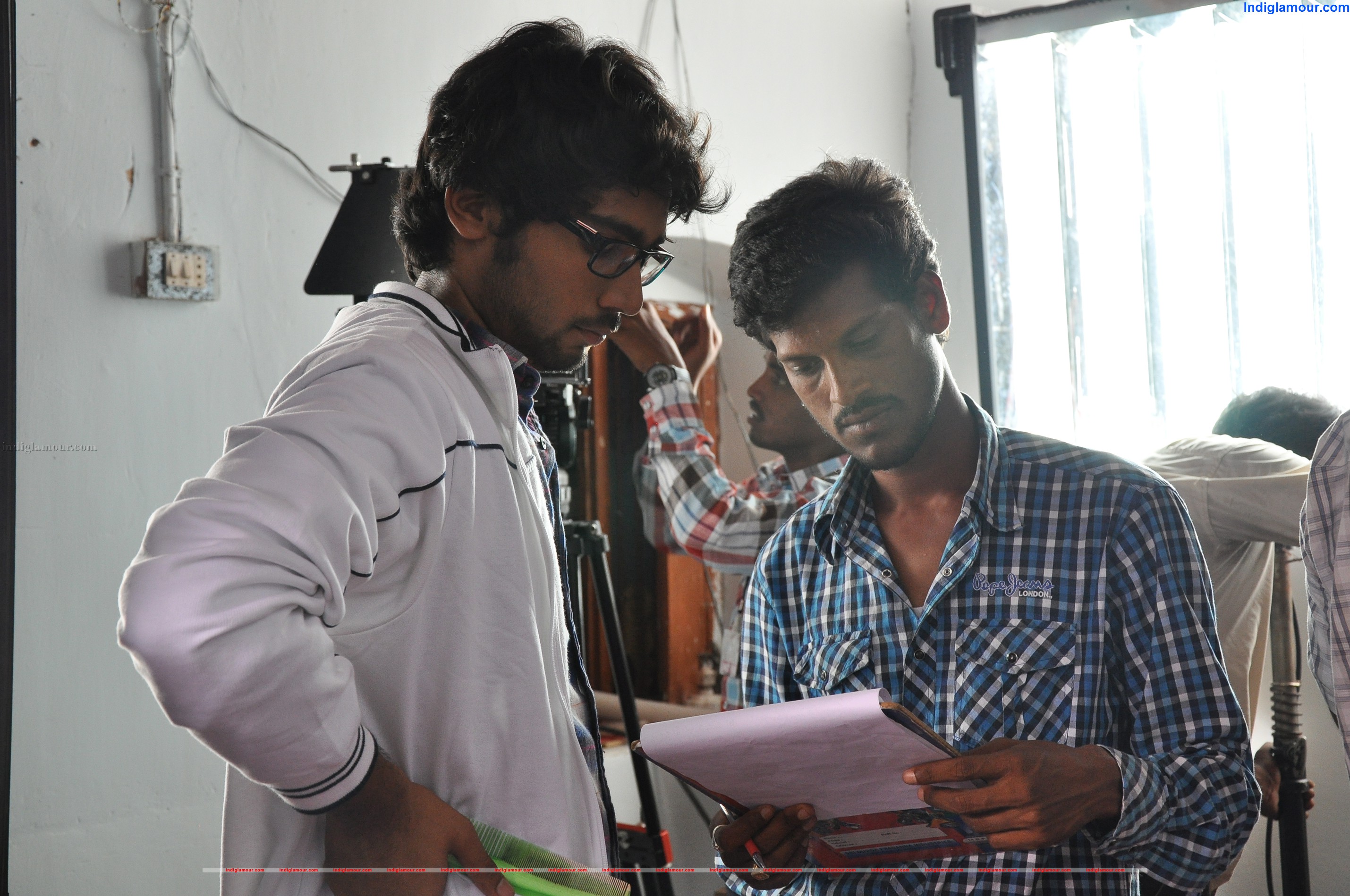 33 Premakathalu Movie hd photo