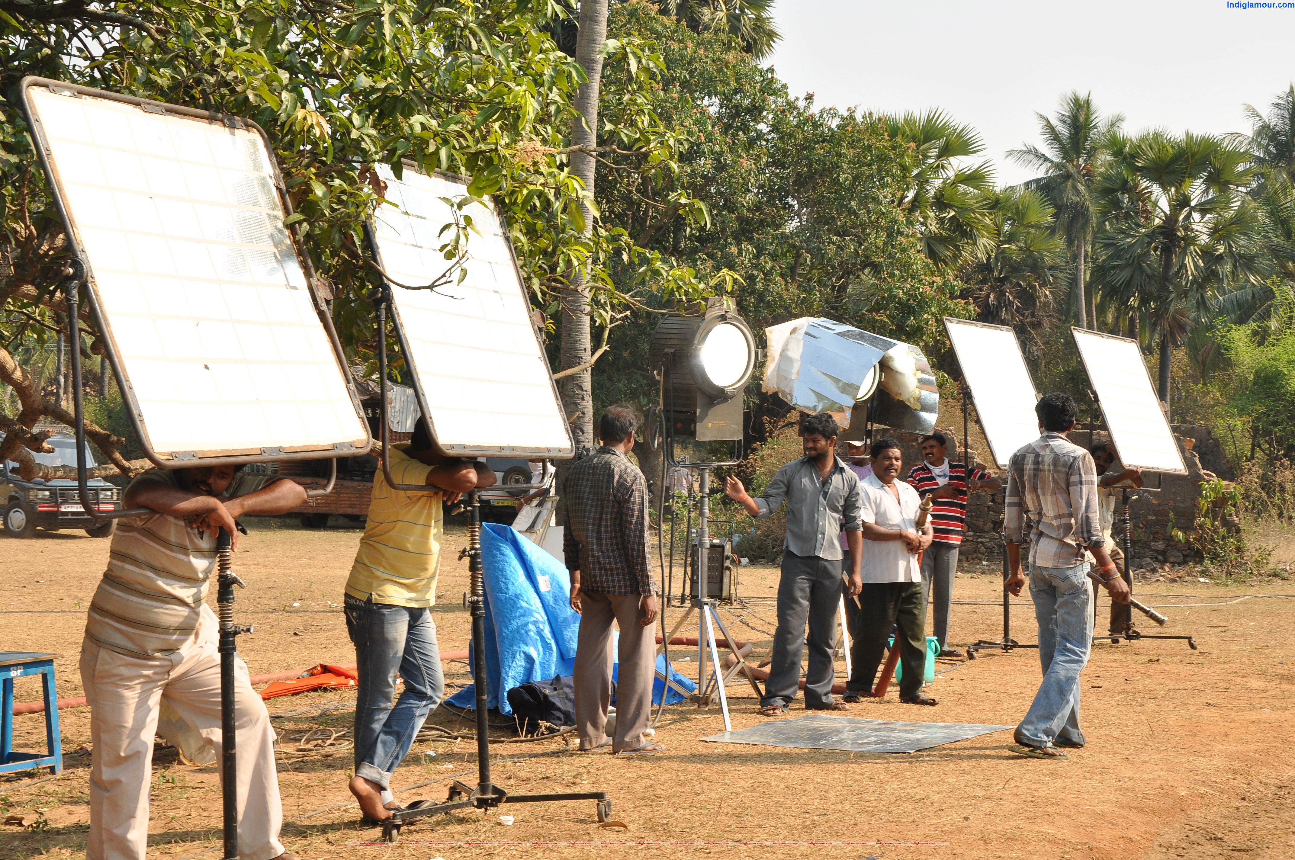 33 Premakathalu Movie hd photo