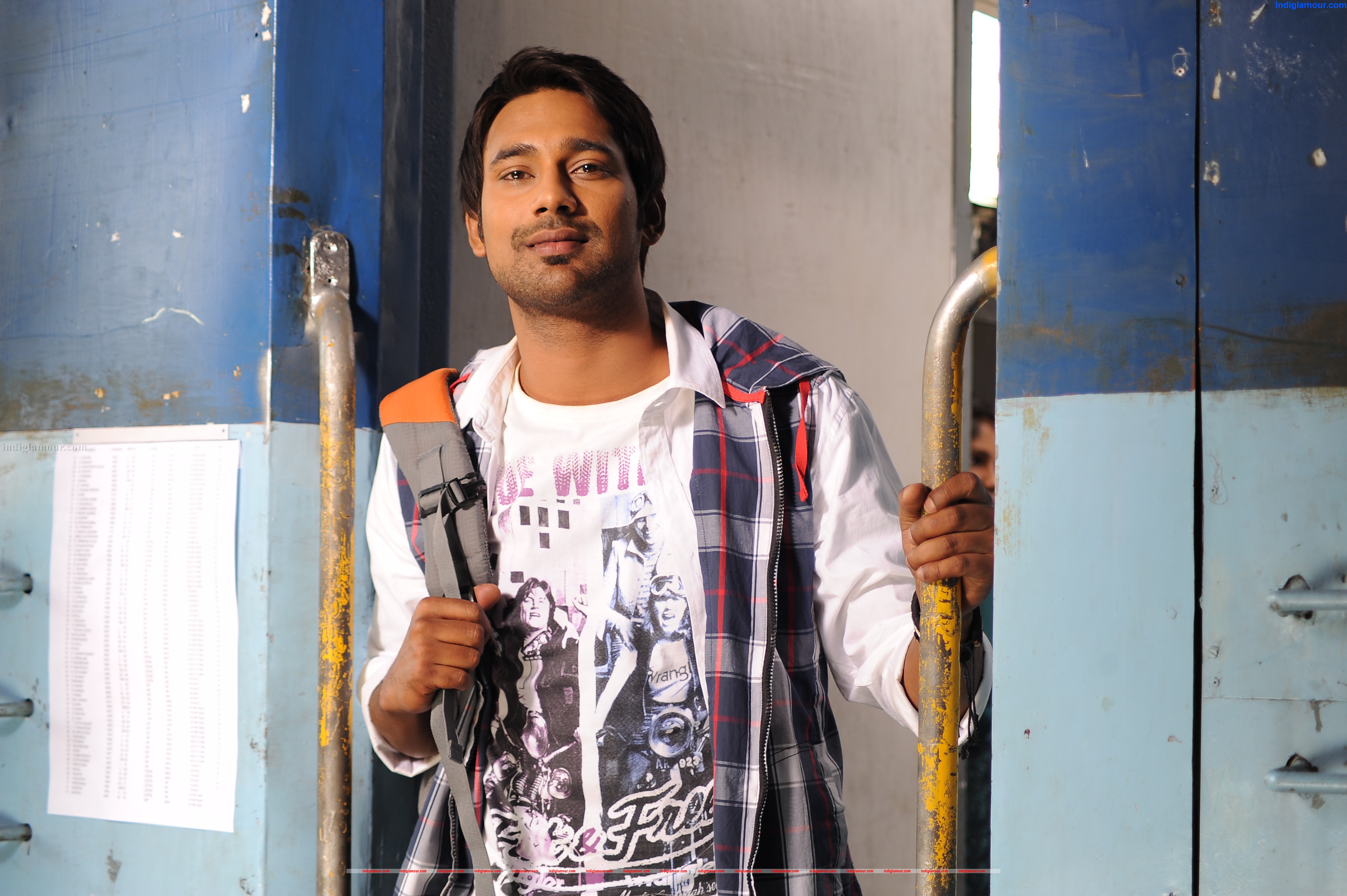 EE Varsham Sakashika Movie hd photo