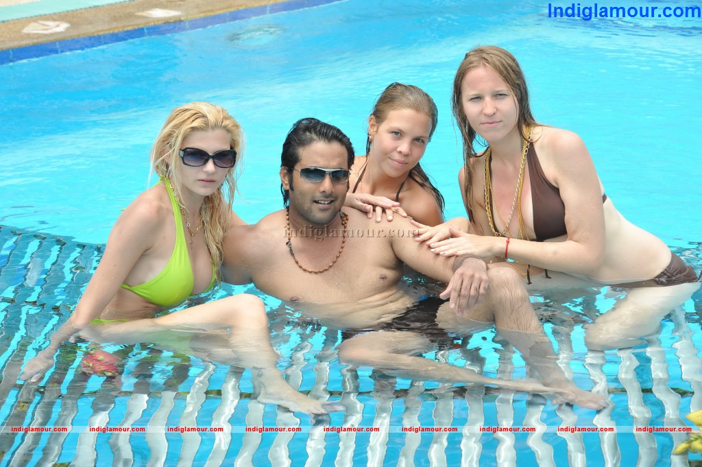 Chukka Lanti Ammayi Chakkanaina Abbayi Movie hd photo