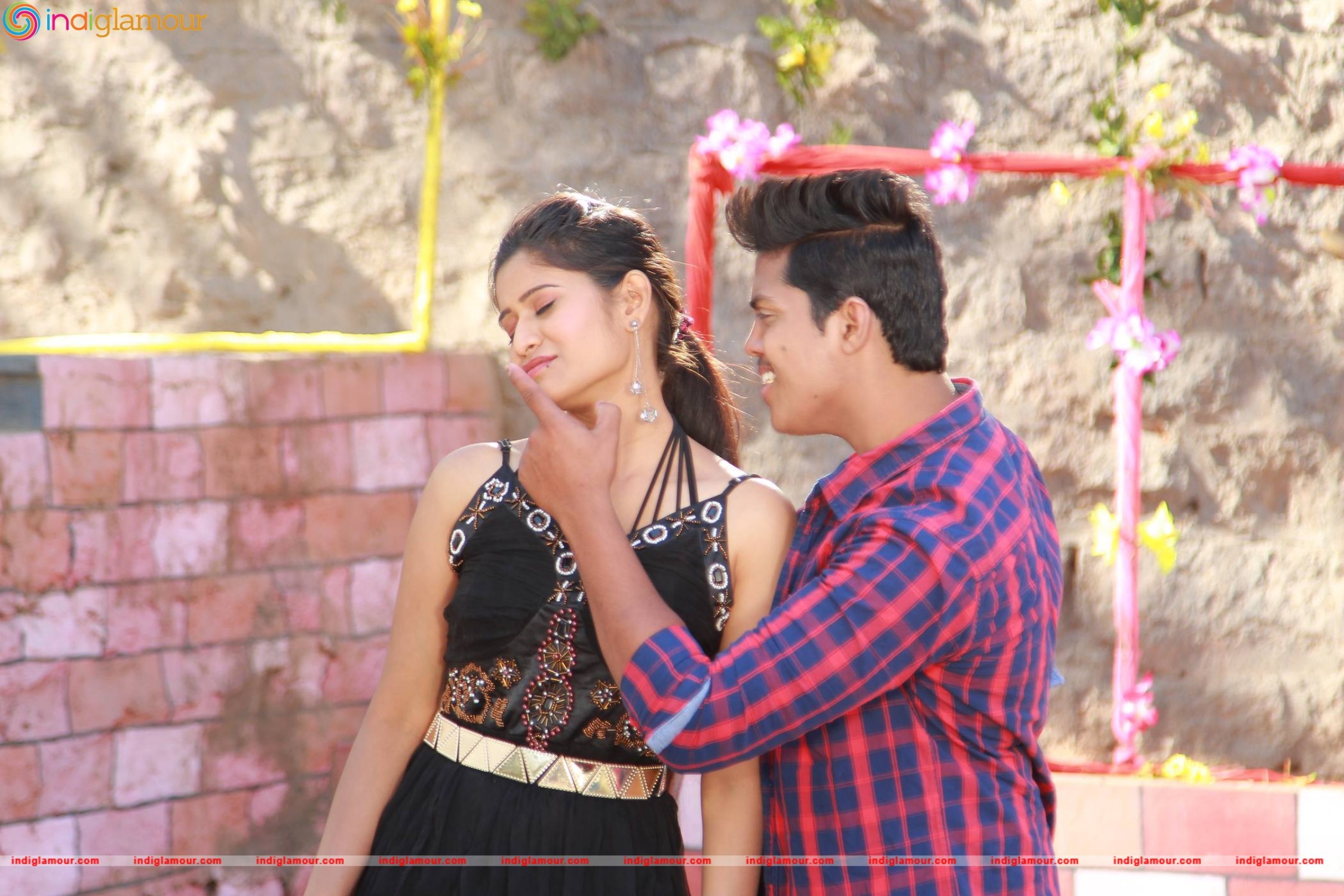 Vasthunnadu Movie hd photo