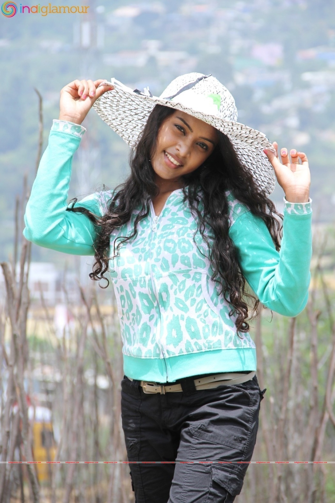 Kandaen Kaathal Kondaen Movie hd photo
