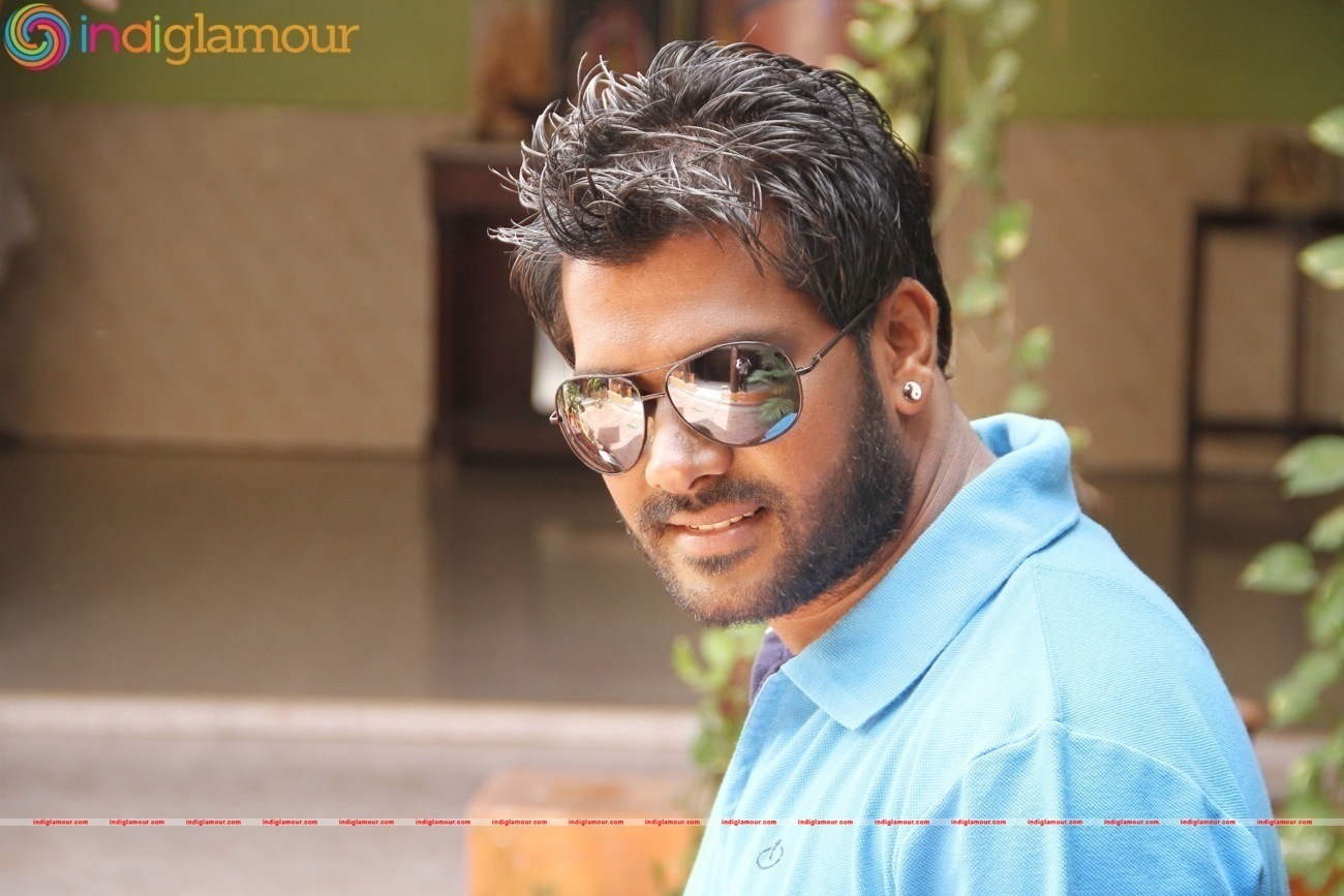 Kandaen Kaathal Kondaen Movie hd photo