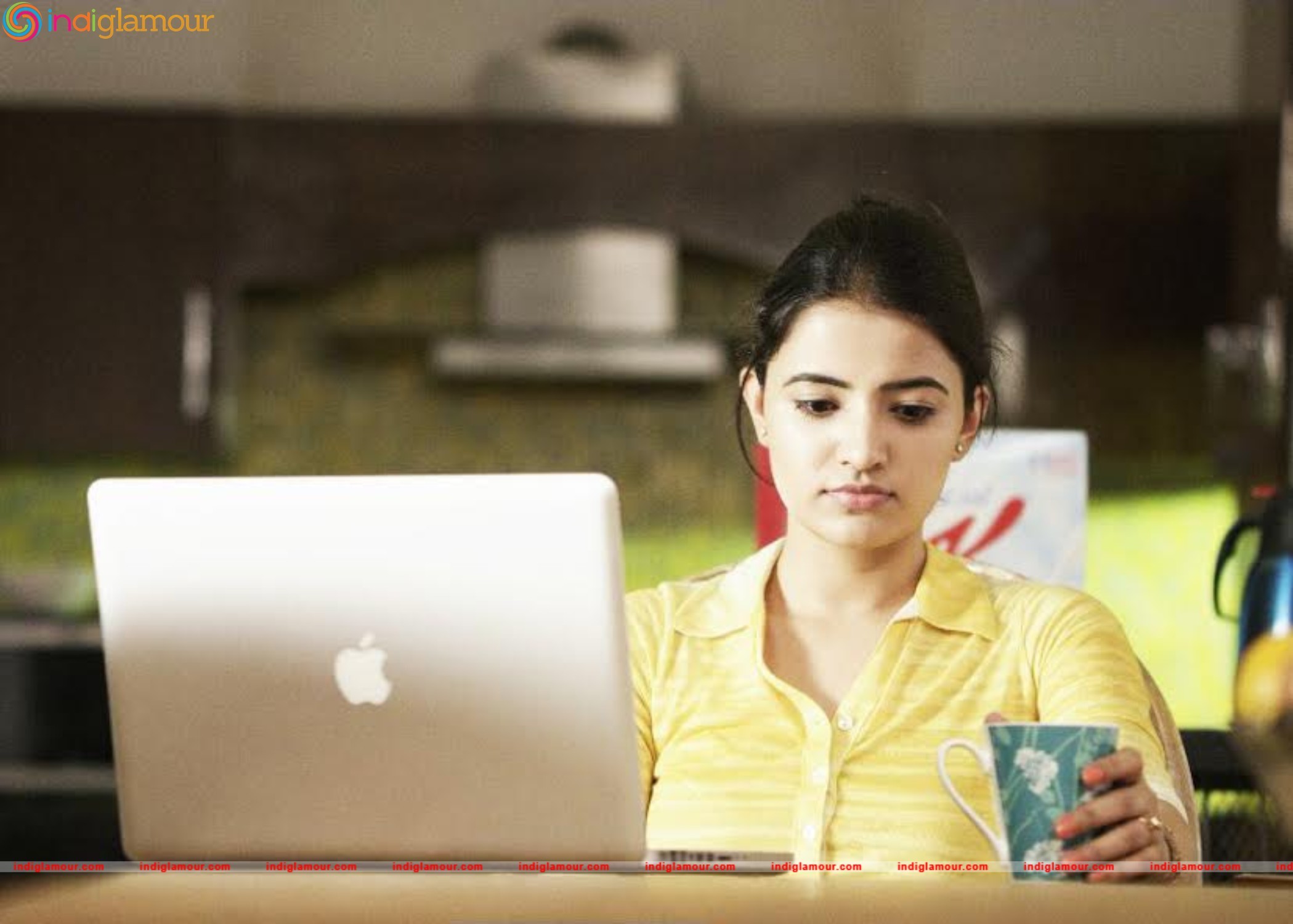 Show Time Movie Working Stills Movie hd photo