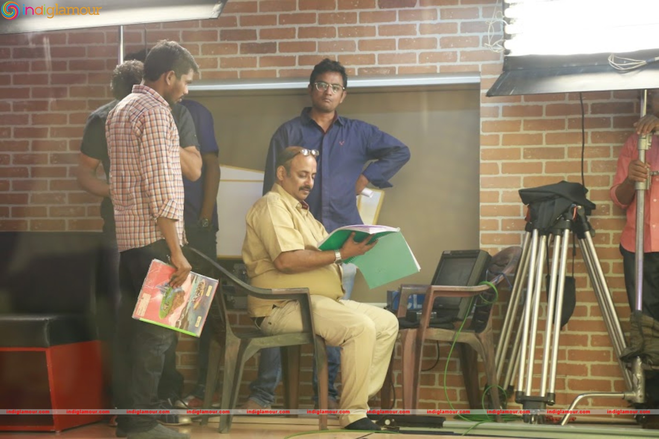 Show Time Movie Working Stills Movie hd photo