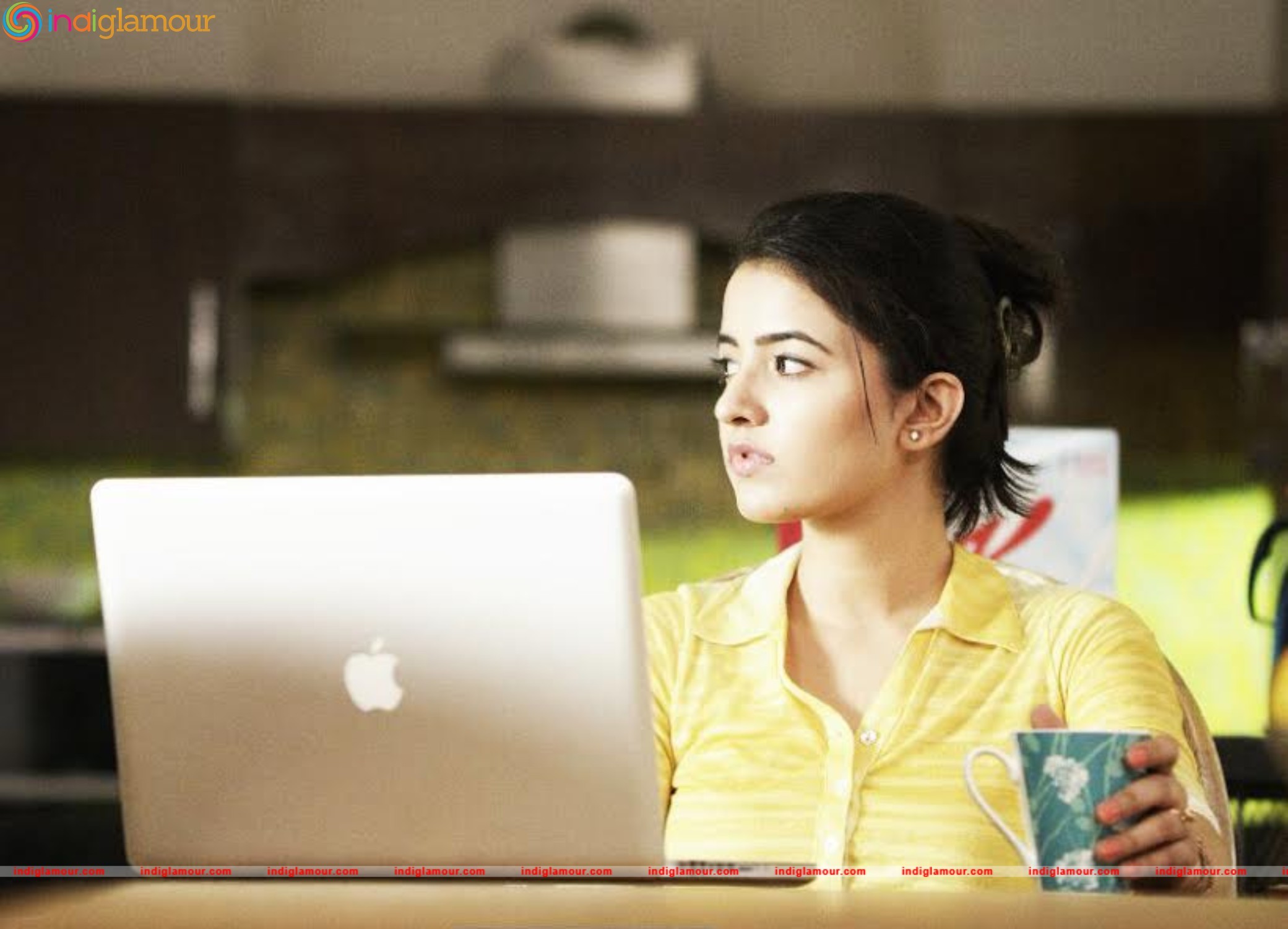 Show Time Movie Working Stills Movie hd photo