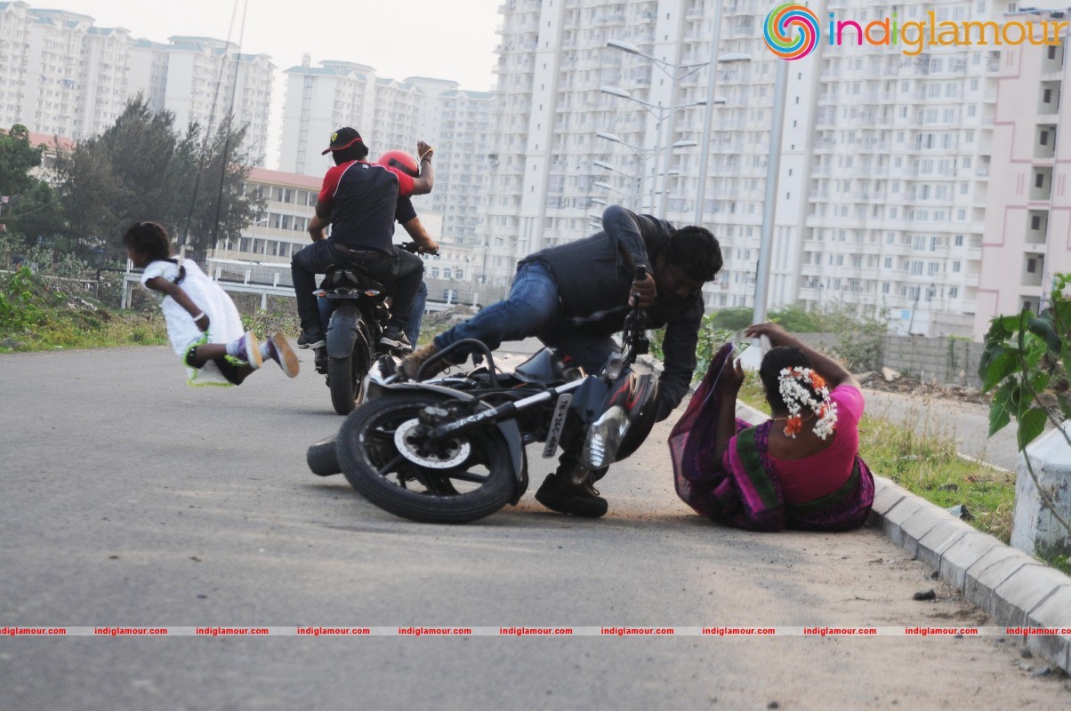 Metro Movie On Locatrion Stills Movie hd photo