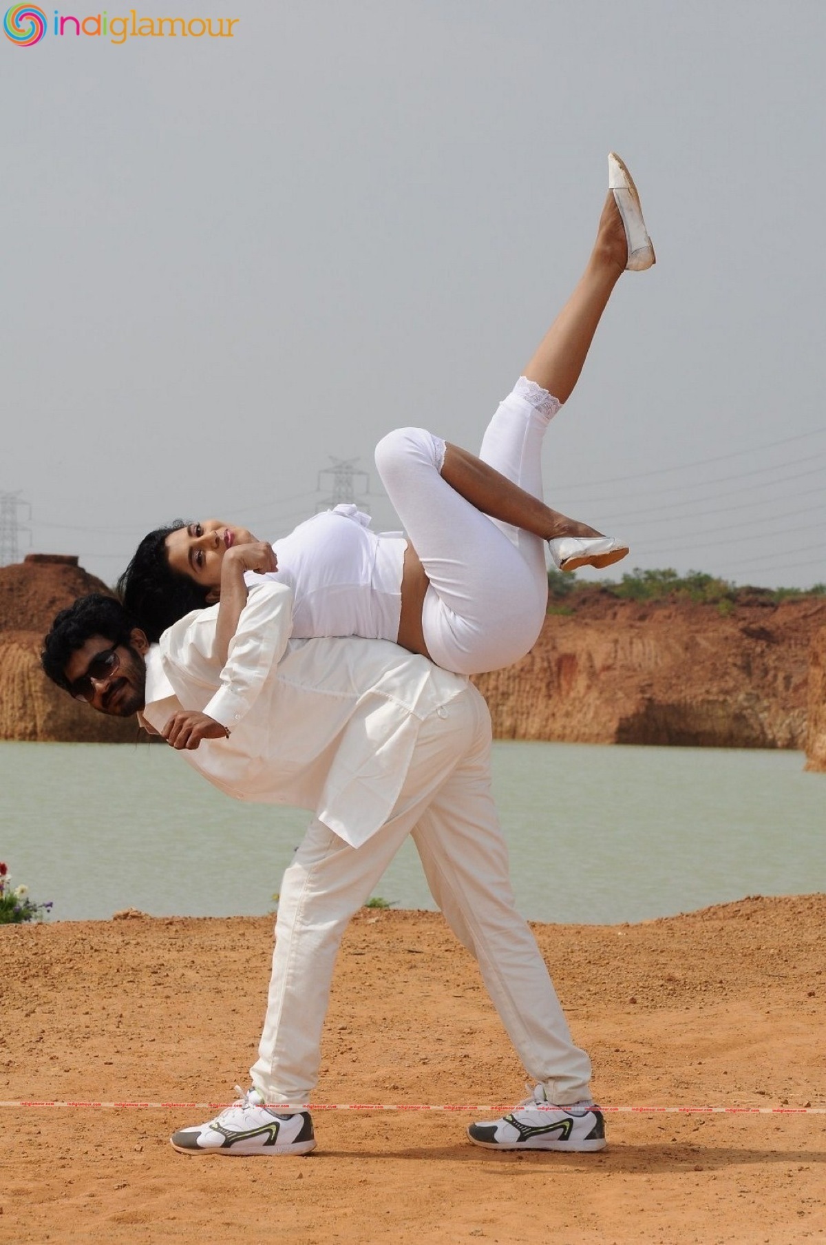 Nee Enna Maayam Seithai Movie hd photo