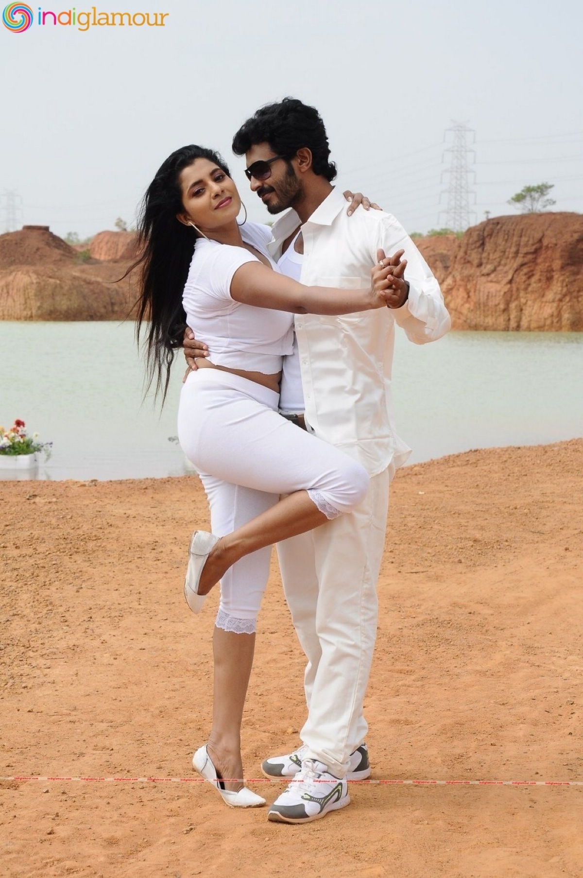 Nee Enna Maayam Seithai Movie hd photo