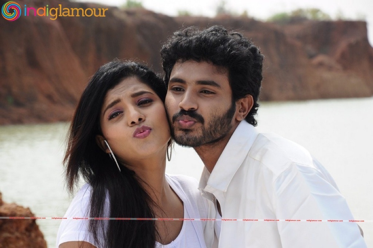 Nee Enna Maayam Seithai Movie hd photo
