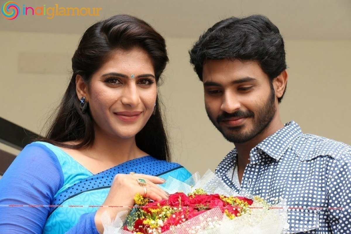 Nee Enna Maayam Seithai Movie hd photo