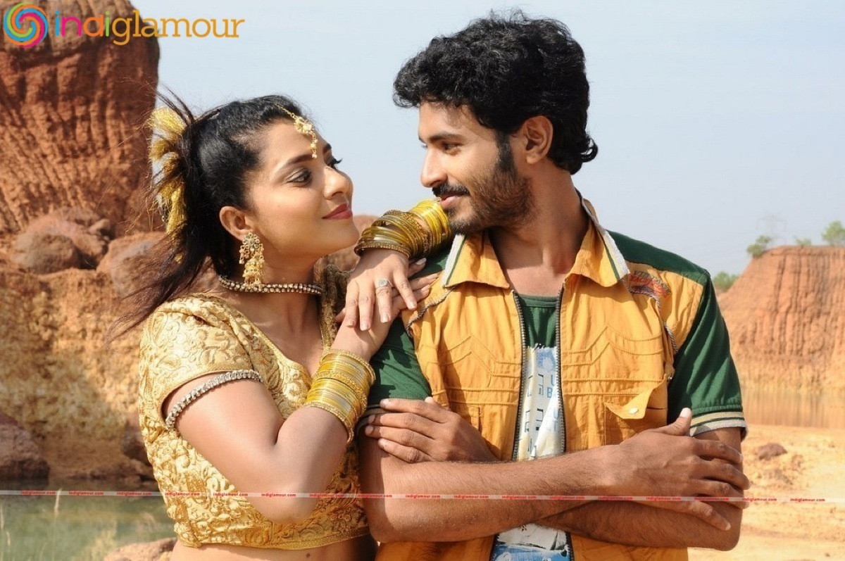 Nee Enna Maayam Seithai Movie hd photo