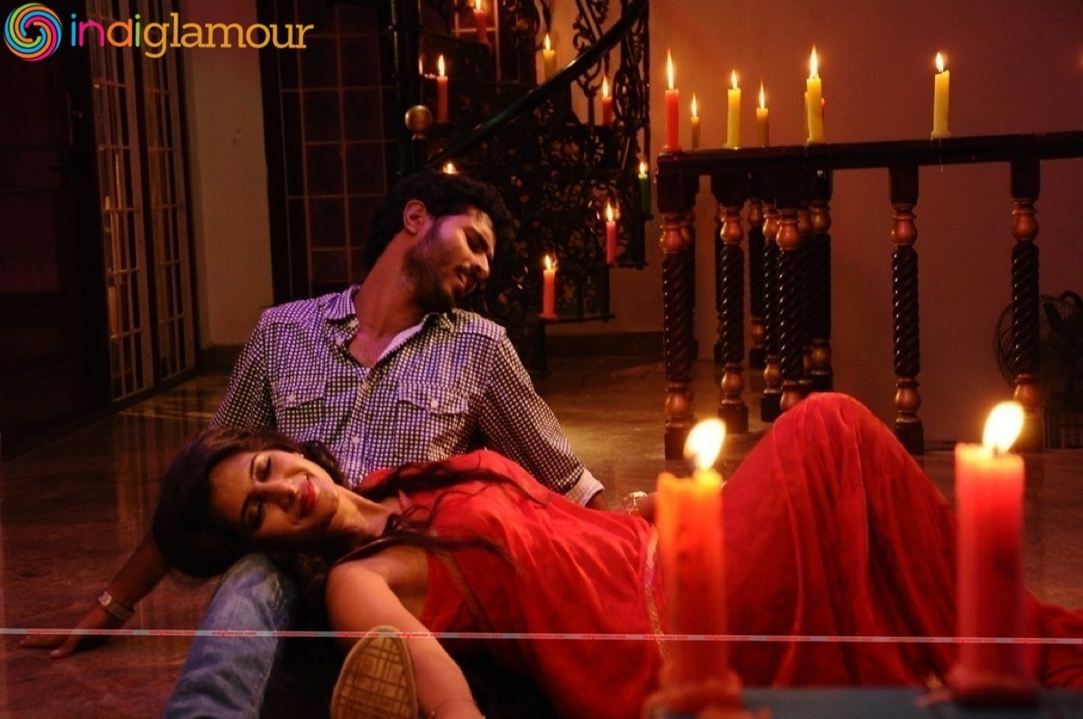 Nee Enna Maayam Seithai Movie hd photo