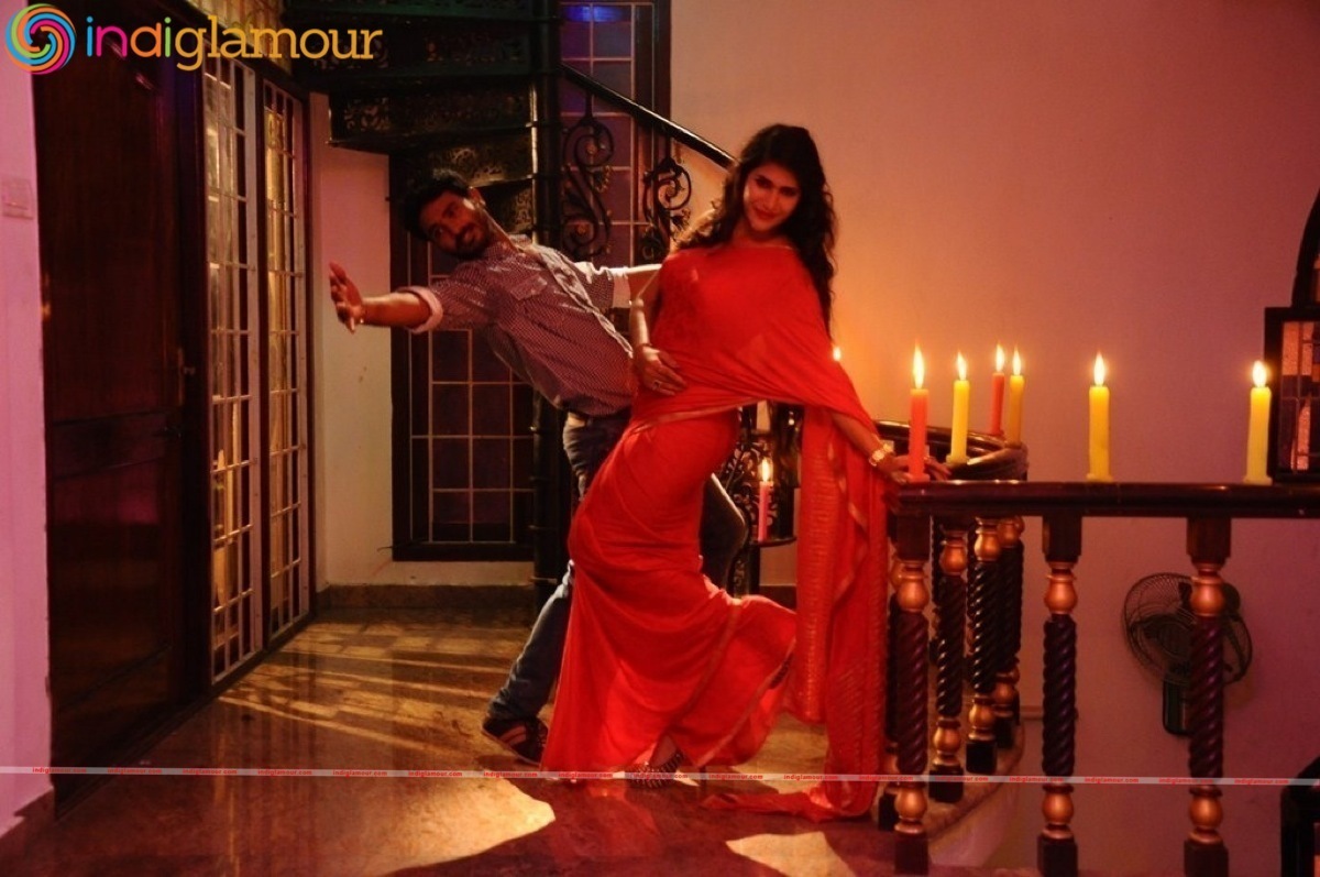 Nee Enna Maayam Seithai Movie hd photo
