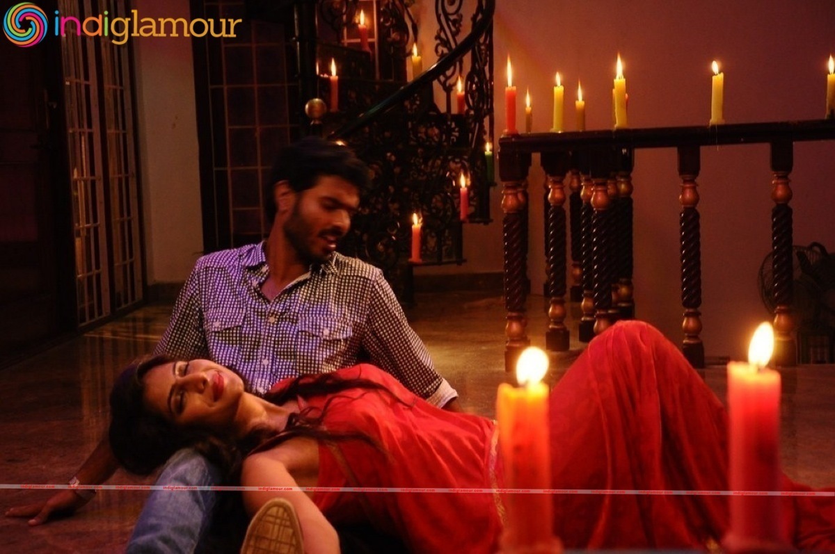 Nee Enna Maayam Seithai Movie hd photo