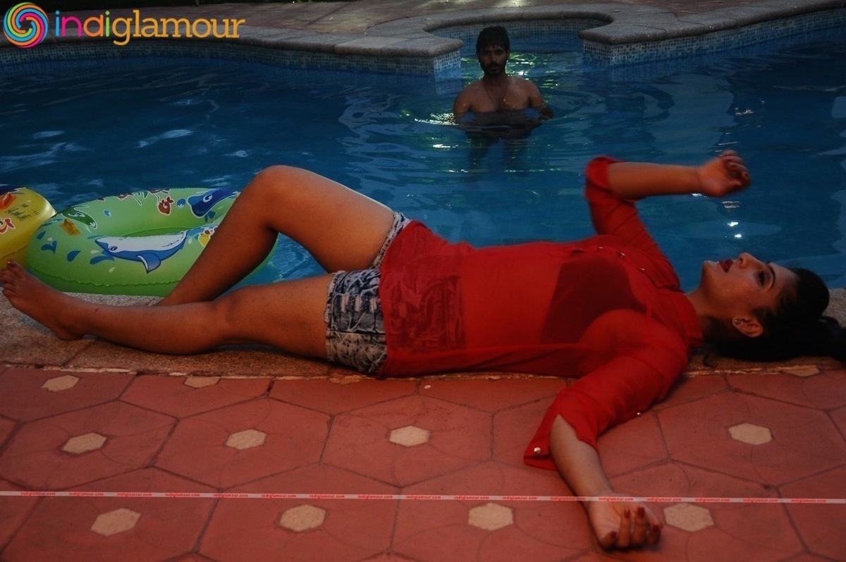 Nee Enna Maayam Seithai Movie hd photo