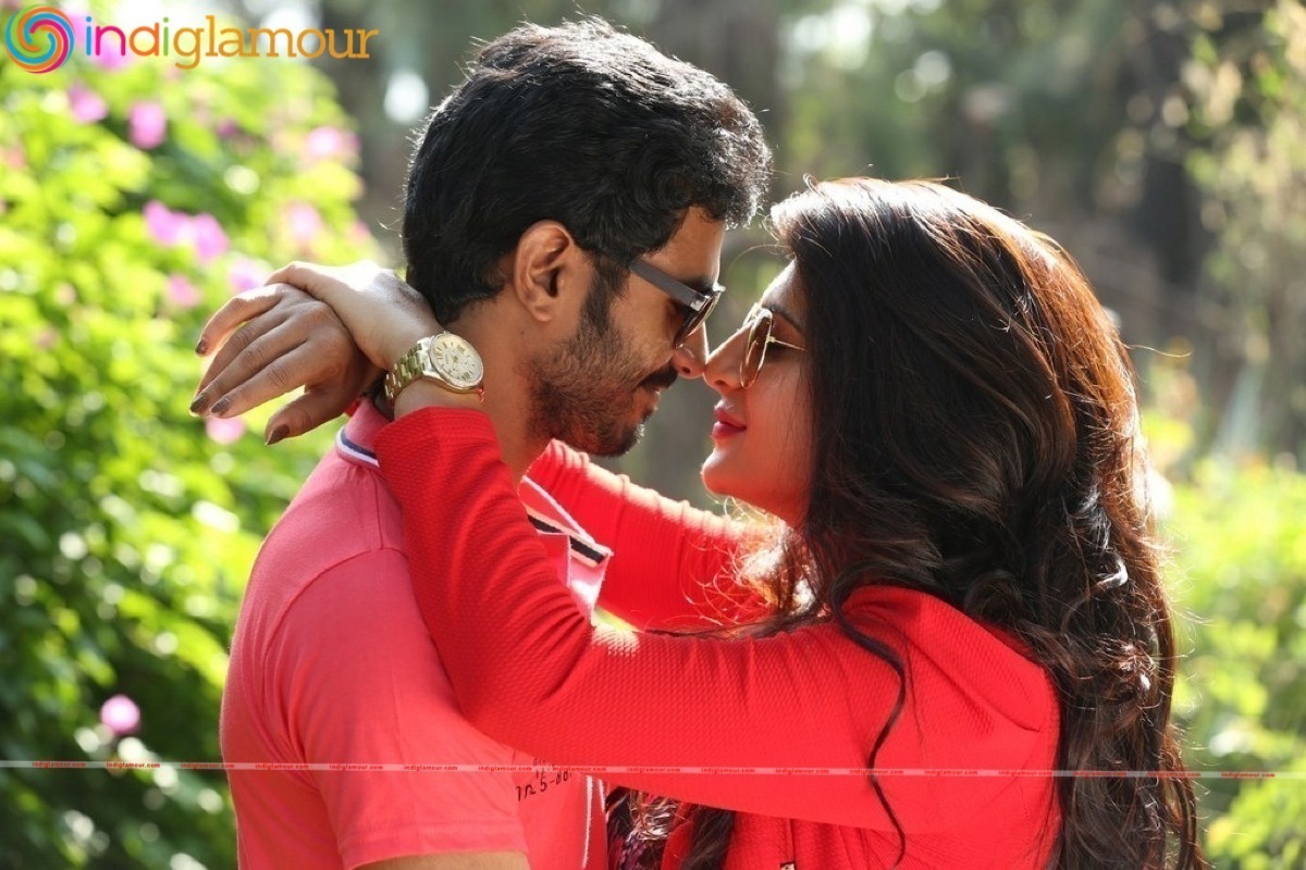 Nee Enna Maayam Seithai Movie hd photo