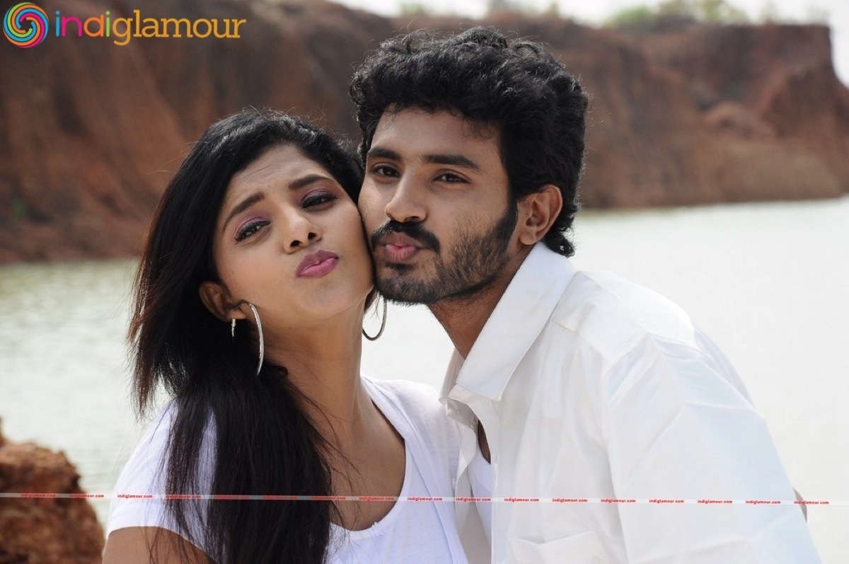 Nee Enna Maayam Seithai Movie hd photo