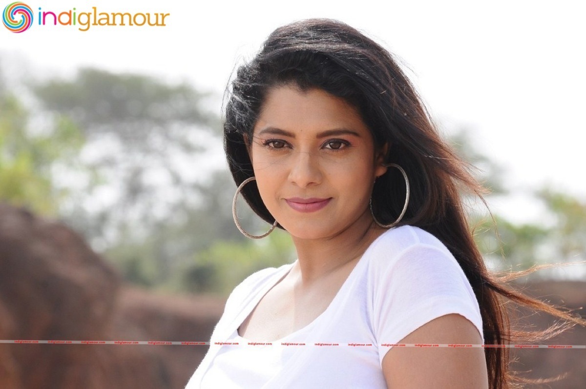 Nee Enna Maayam Seithai Movie hd photo