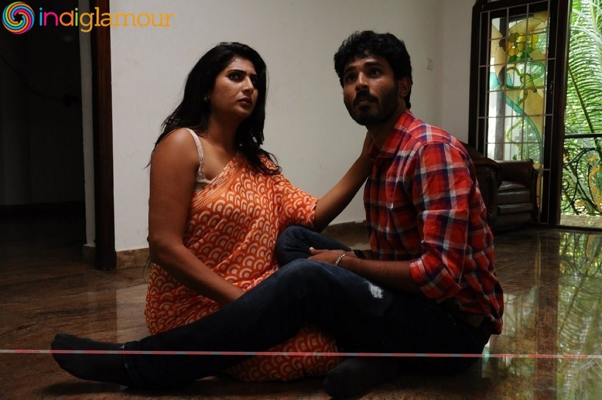 Nee Enna Maayam Seithai Movie hd photo
