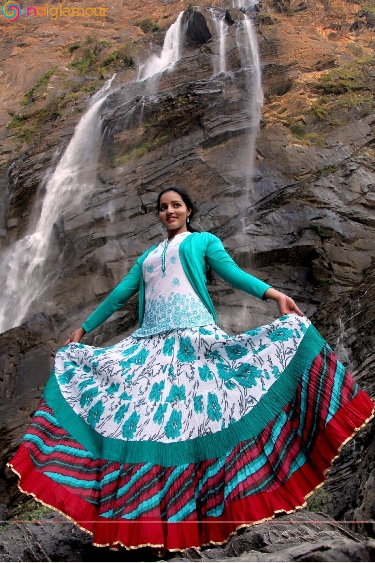 Nijama Nizhala Movie hd photo