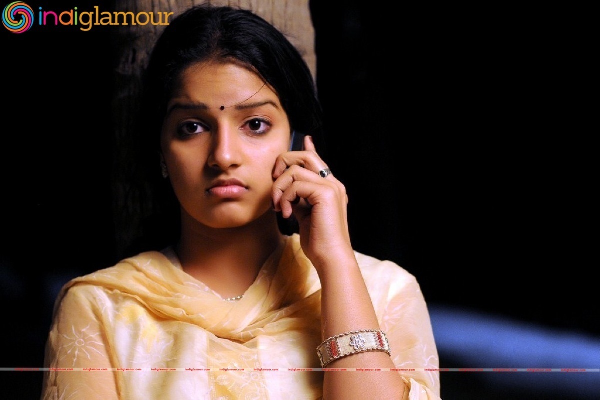 Nijama Nizhala Movie hd photo