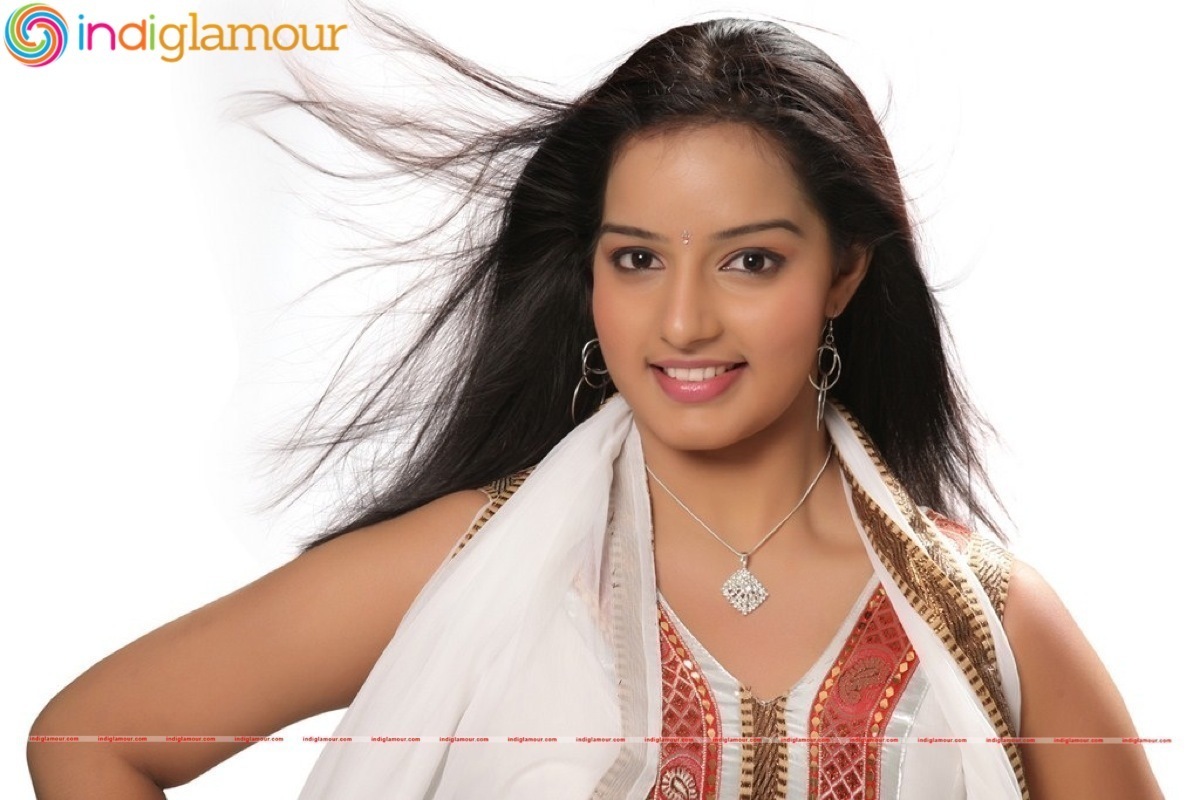 Nijama Nizhala Movie hd photo