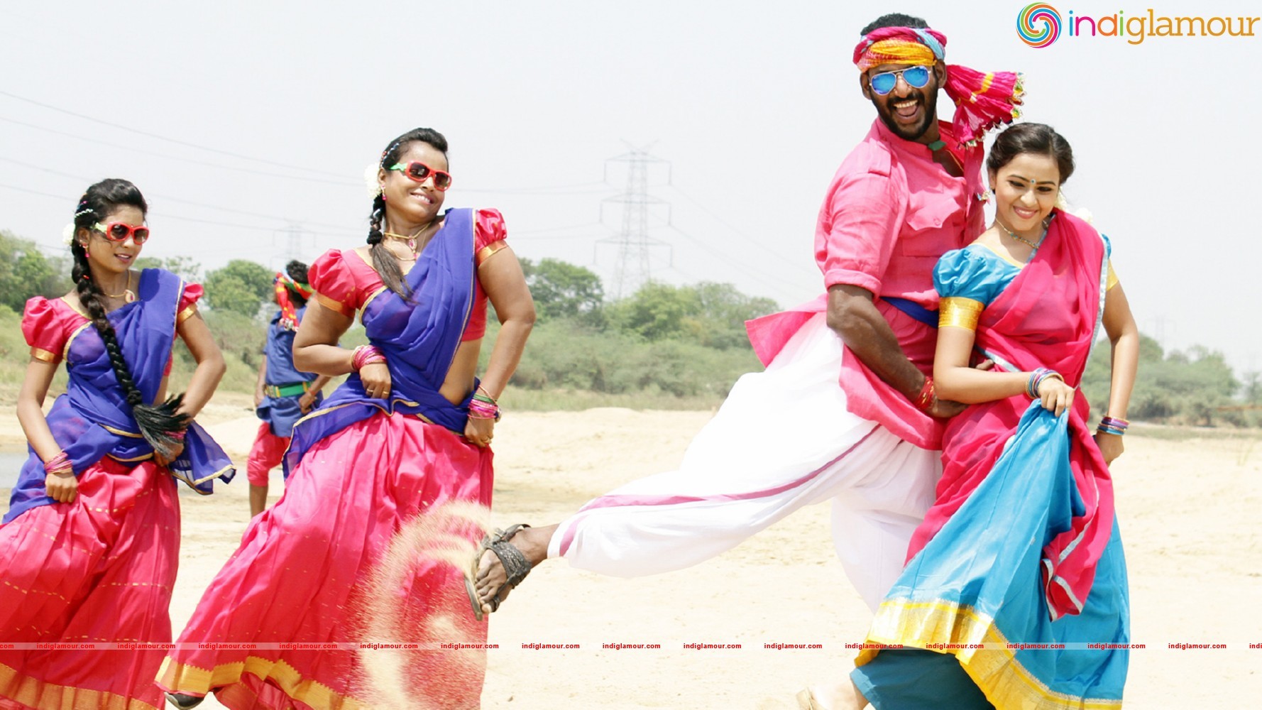 Rayudu Movie Stills Working Stills Movie hd photo